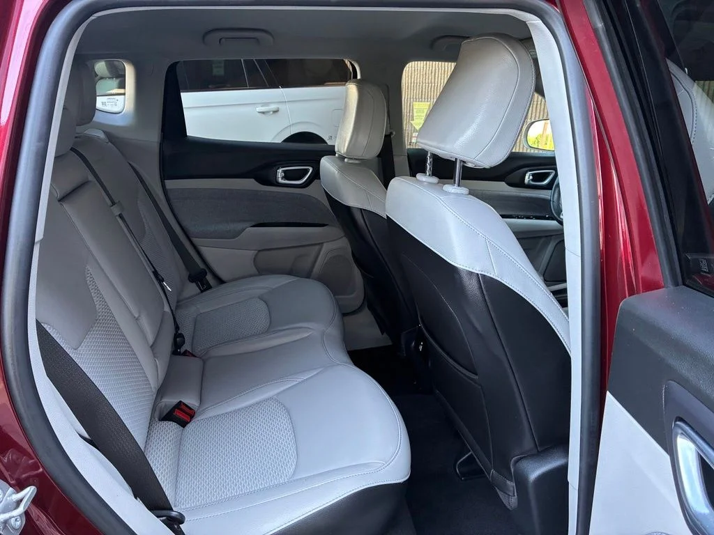 Used 2022 Red Jeep Latitude image 48