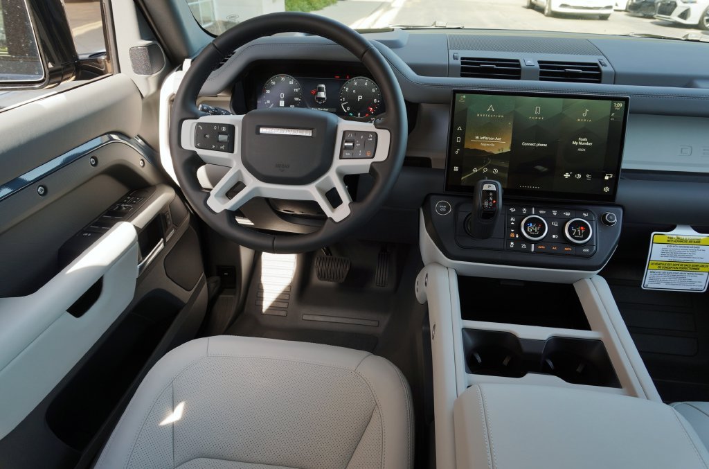 New 2026 Tasman Blue Land Rover X-Dynamic SE image 16