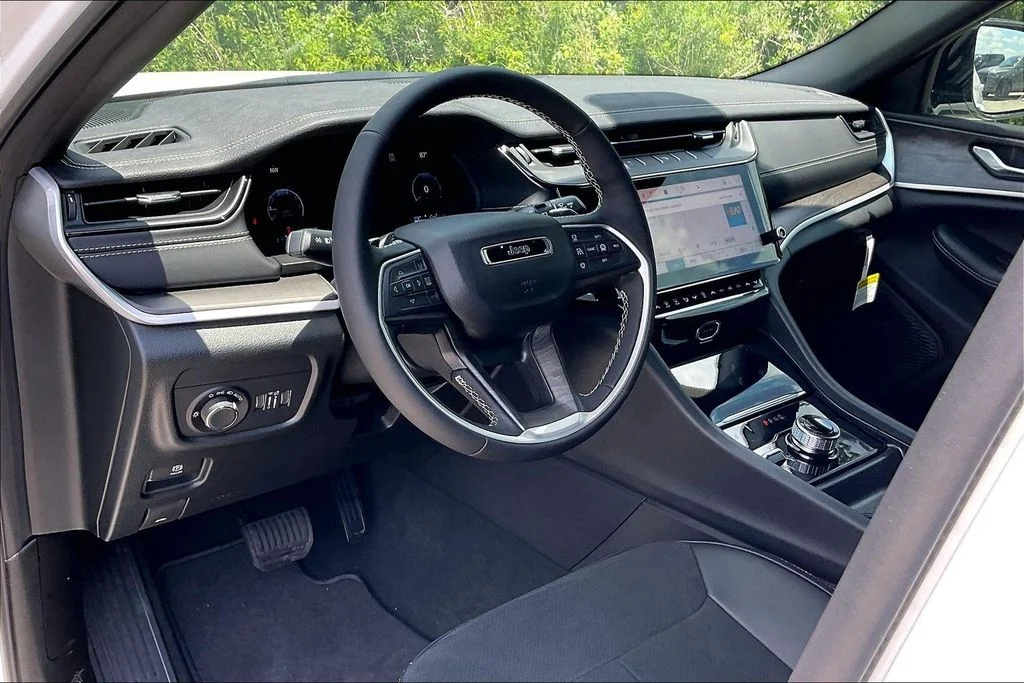 New 2026 Jeep Grand Cherokee L Laredo 4D Sport Utility