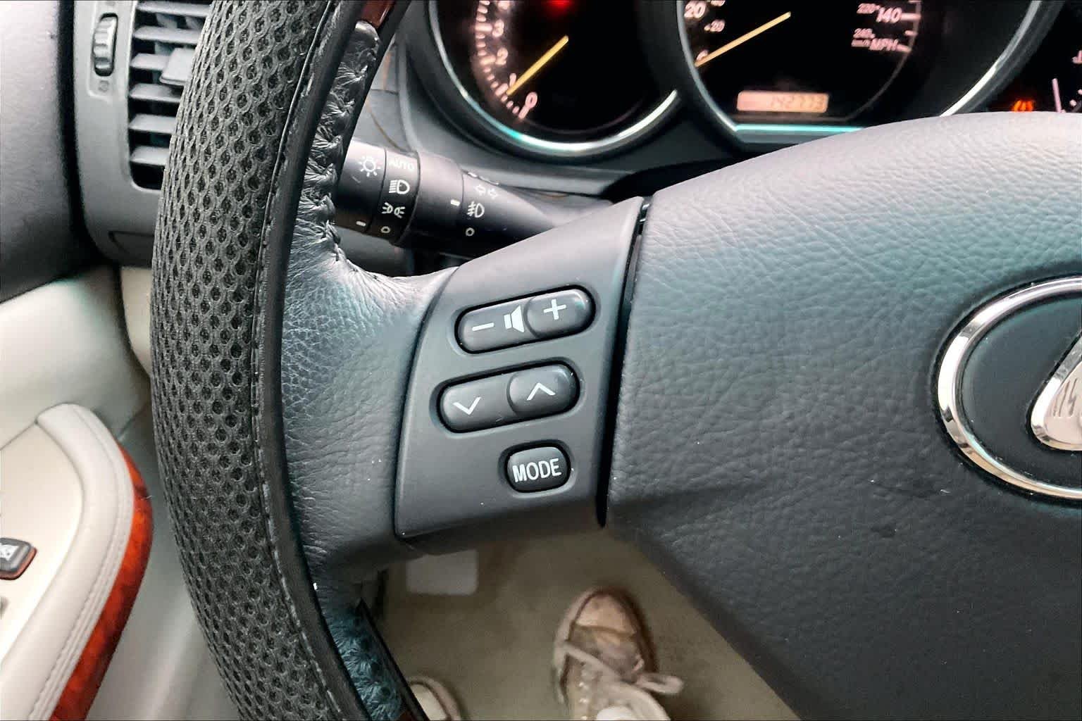 Used 2008 Crystal White Lexus  image 23