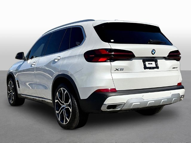 Used 2026 White BMW sDrive40i image 5