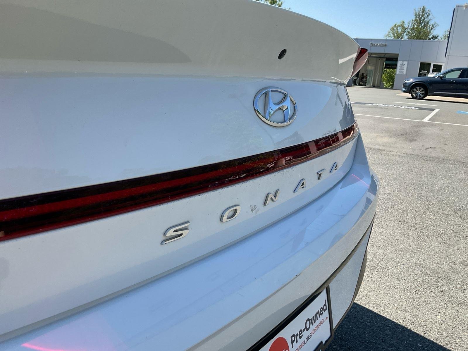 Used 2020 Quartz White Hyundai SEL image 17