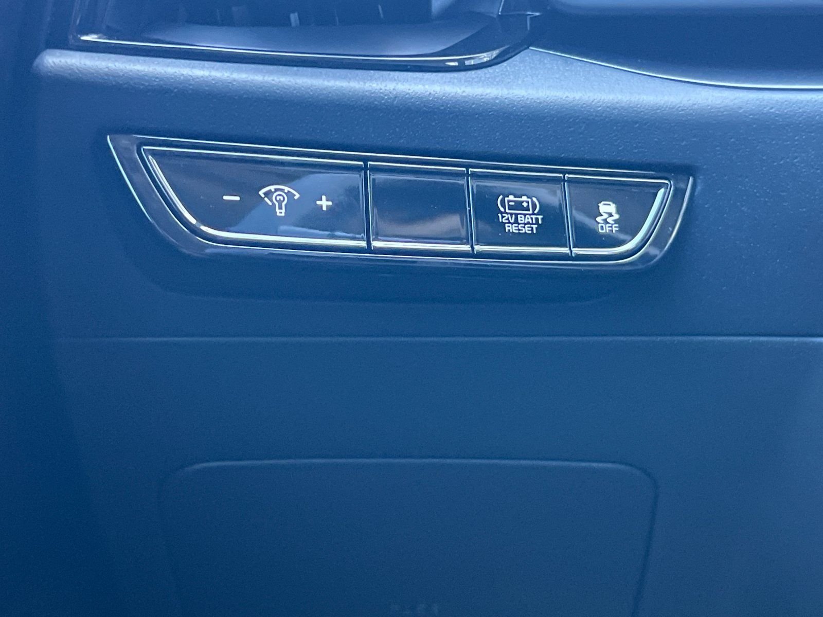 New 2026 Interstellar Gray Kia LX image 27