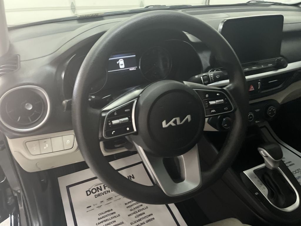 Used 2023 Black Kia LXS image 18