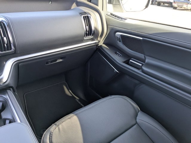 New 2025 Star White Metallic Tri-Coat Ford Platinum® MAX image 19