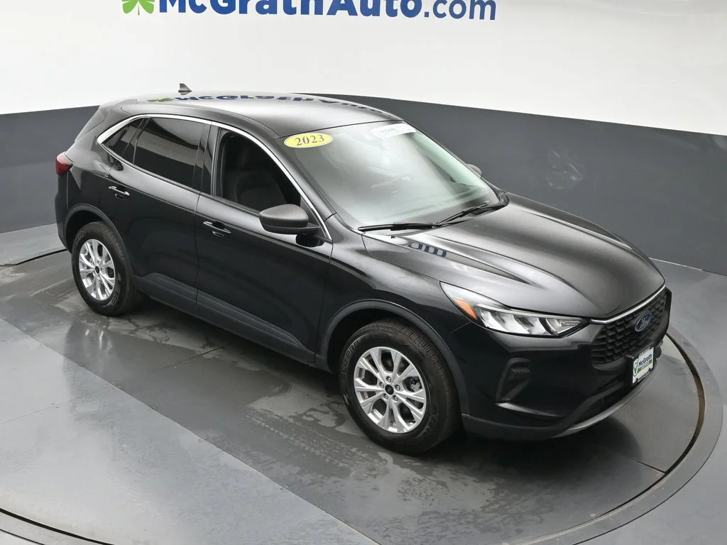 Used 2023 Black Ford Active image 3