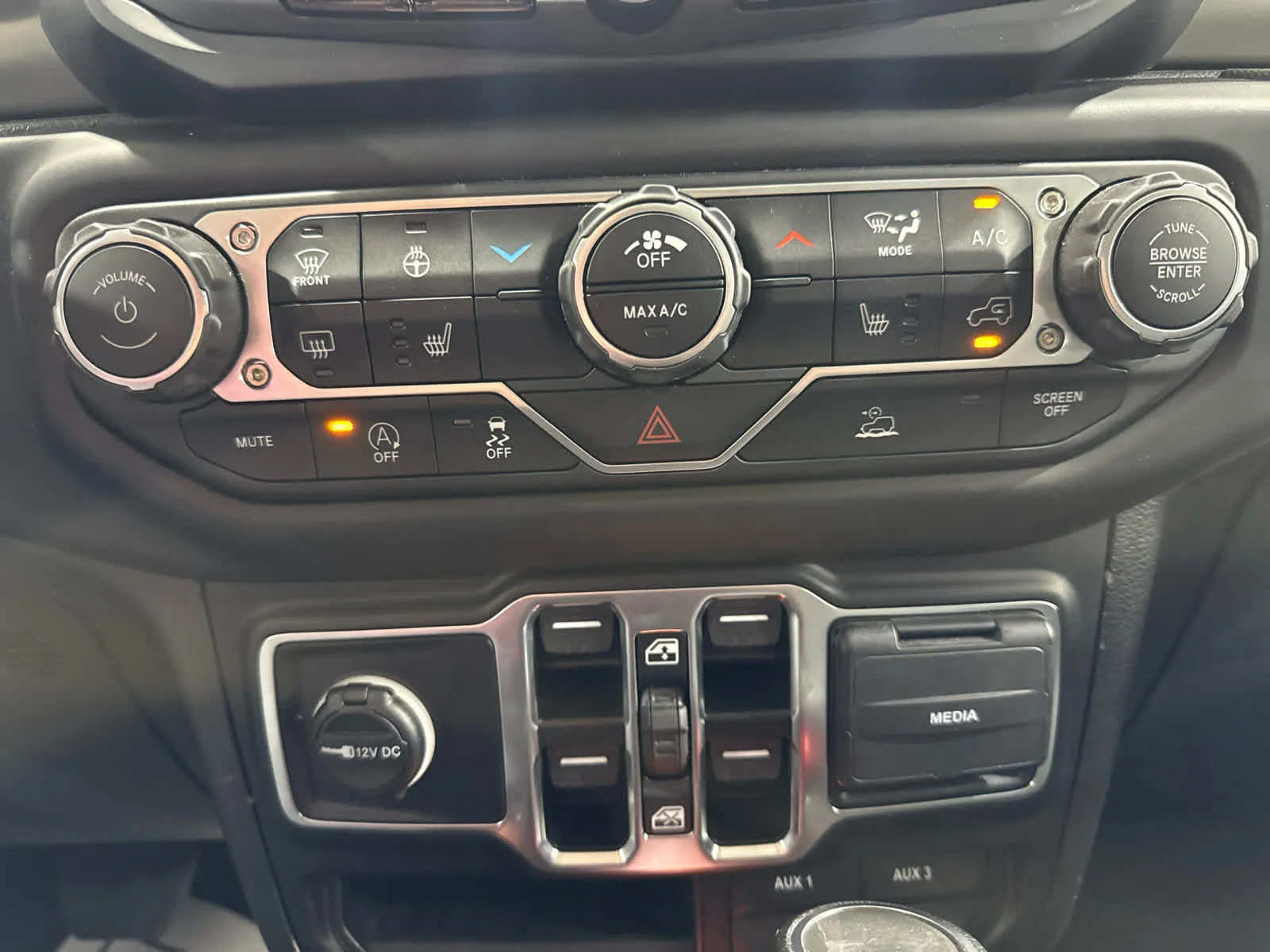 Used 2023 Gray Jeep 4-Door High Tide 4x4 image 27