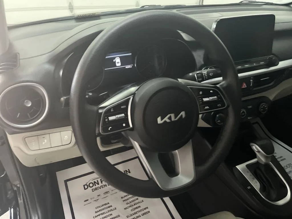 Used 2023 Black Kia LXS image 18