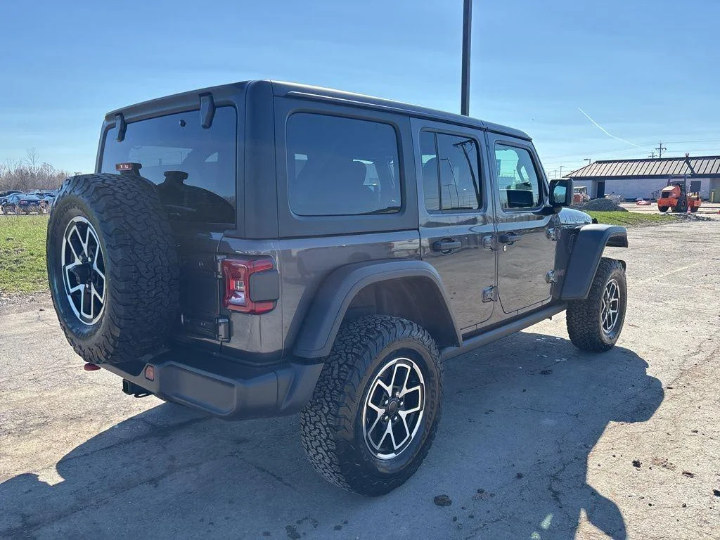 Used 2025  Jeep Rubicon image 7
