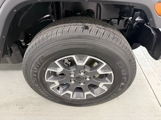 New 2026 Black Clear-Coat Exterior Paint Jeep Sahara image 4