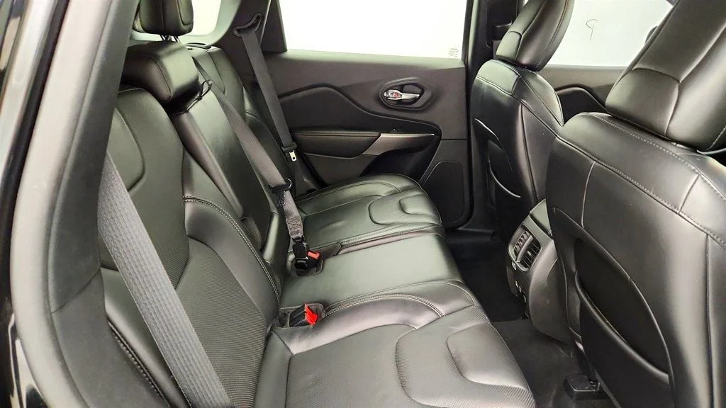Used 2021 Diamond Black Crystal Pearlcoat Jeep Limited 4x4 w/ Leather image 22