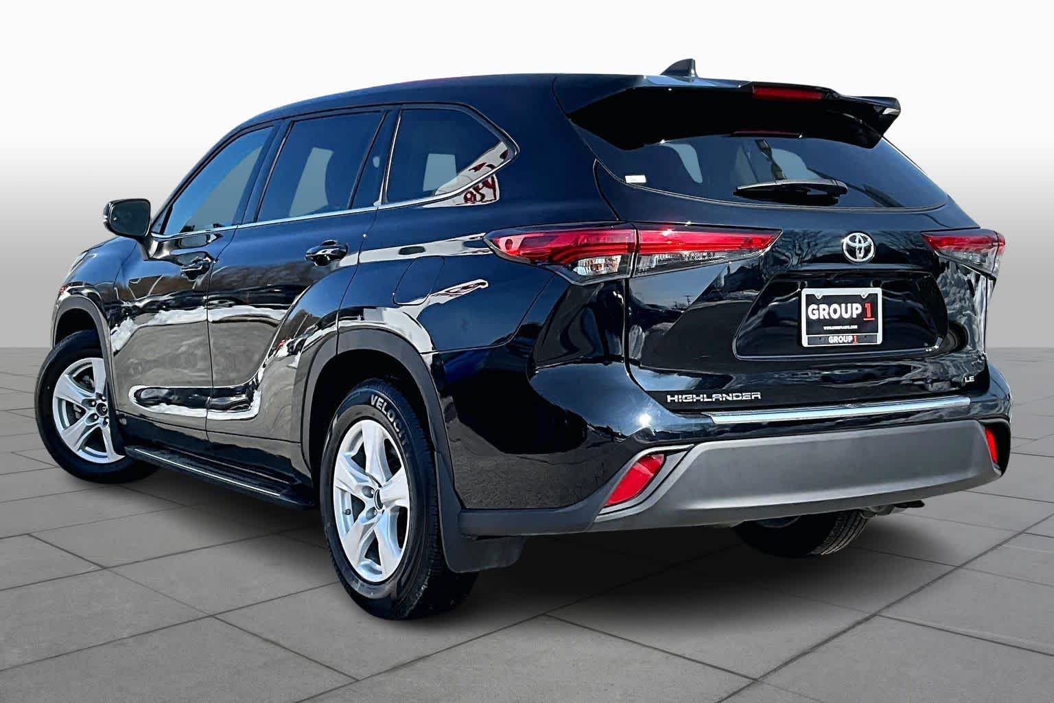 Used 2022 Midnight Black Metallic Toyota LE image 10