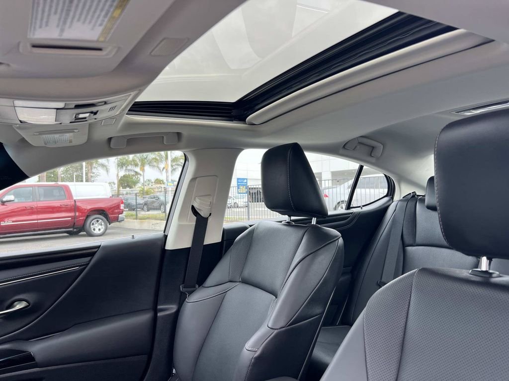Used 2023 White Lexus 350 image 20