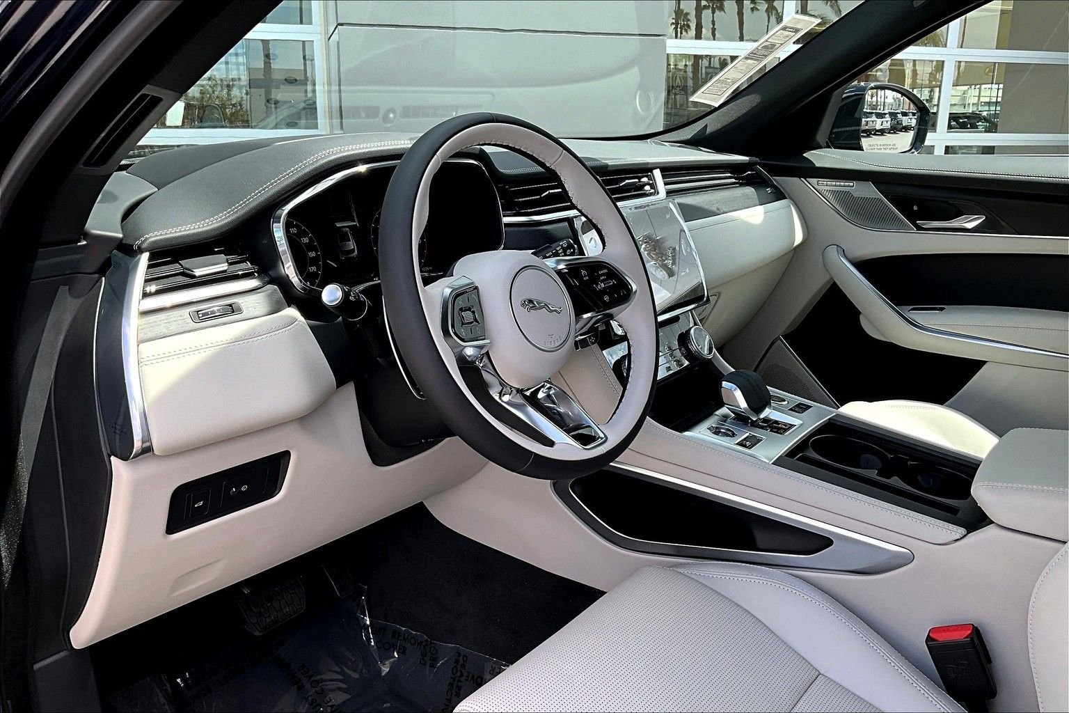 2026 Jaguar F-Pace R-Dynamic S - Photo 6