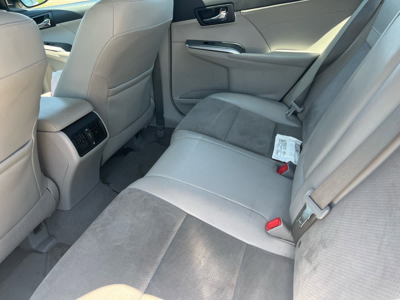 Used 2014 Super White Toyota XLE image 9