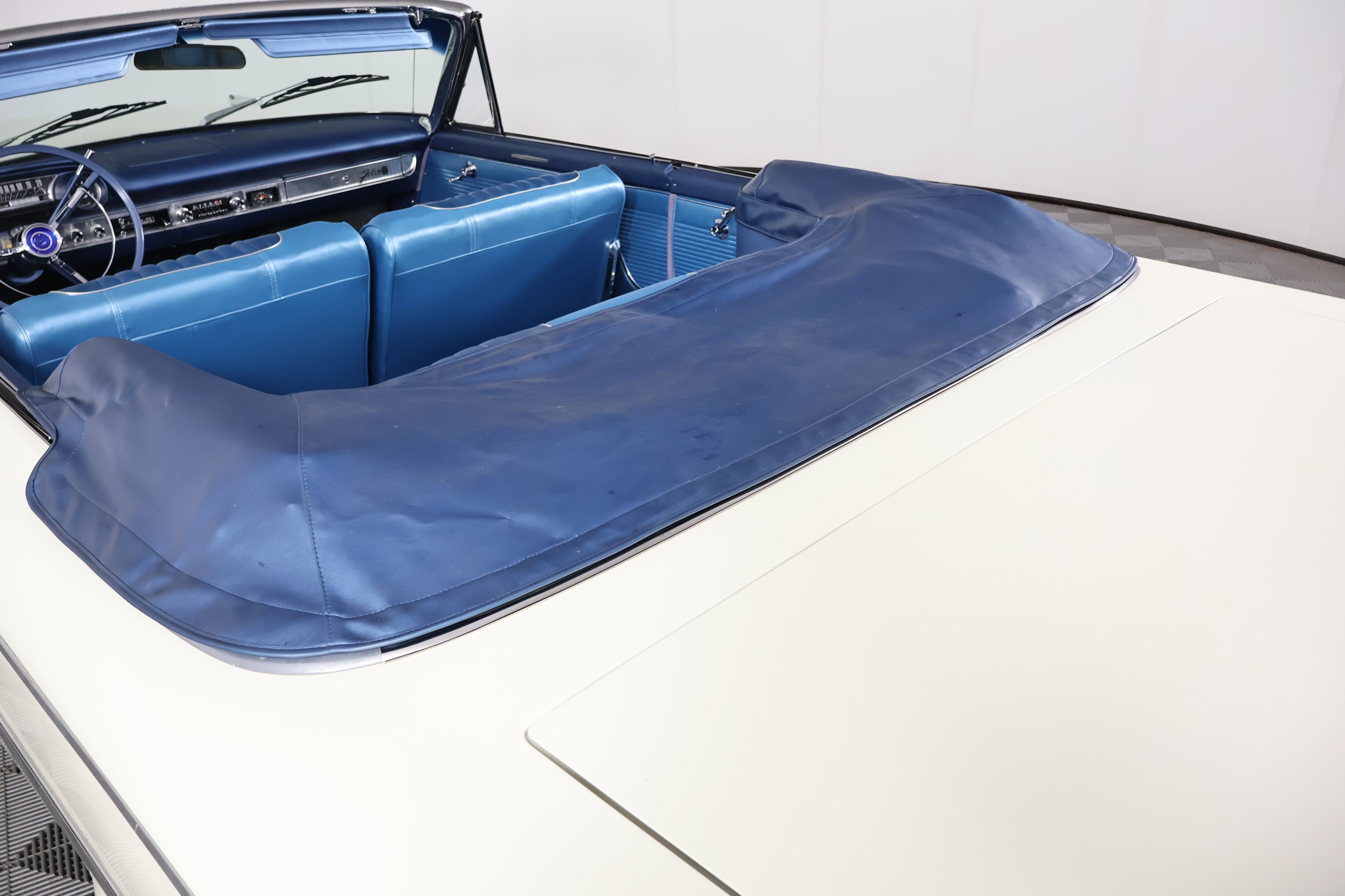 Used 1963 White Ford  image 34