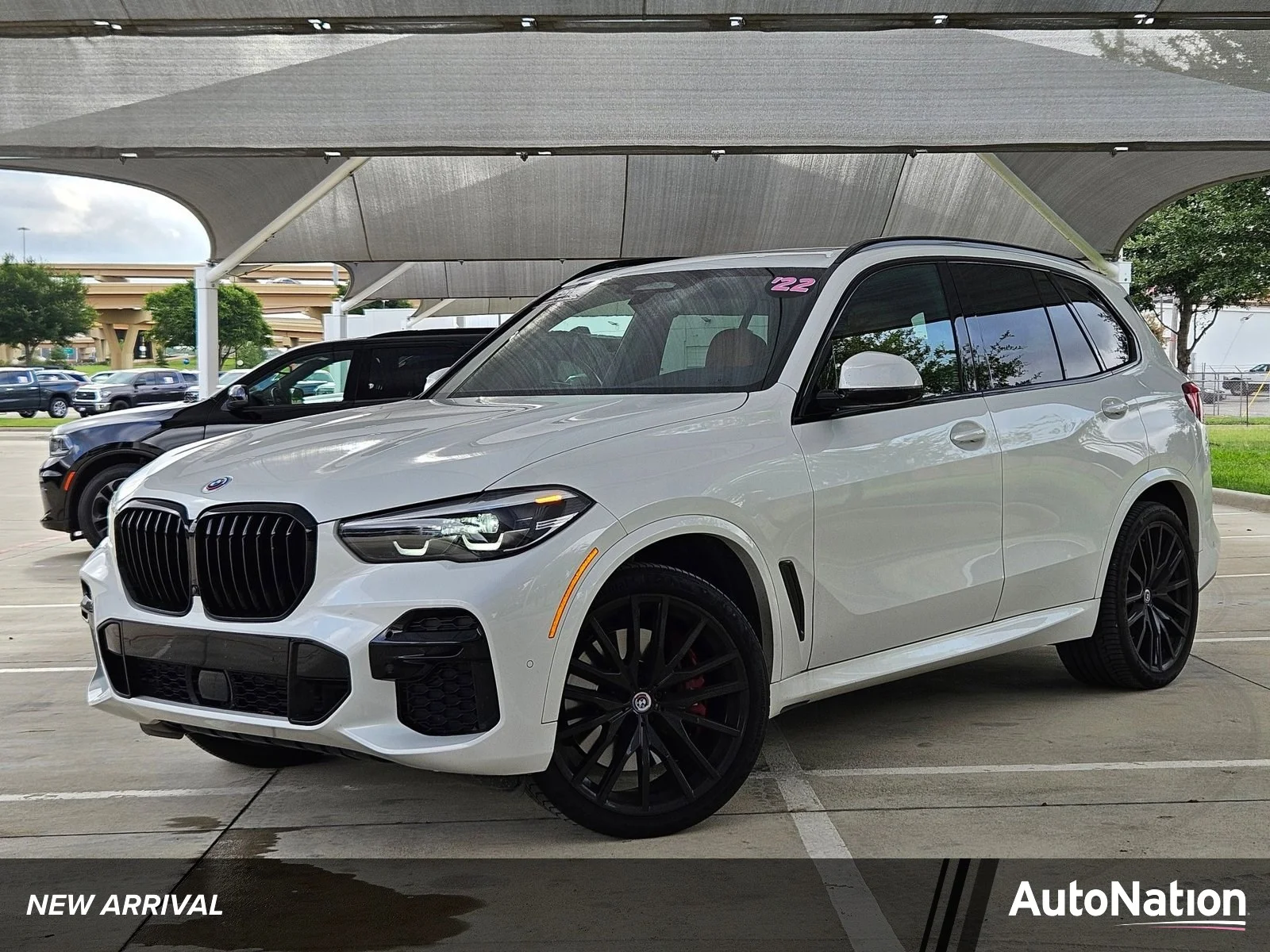 Used 2022 Mineral White Metallic BMW M50i image 1