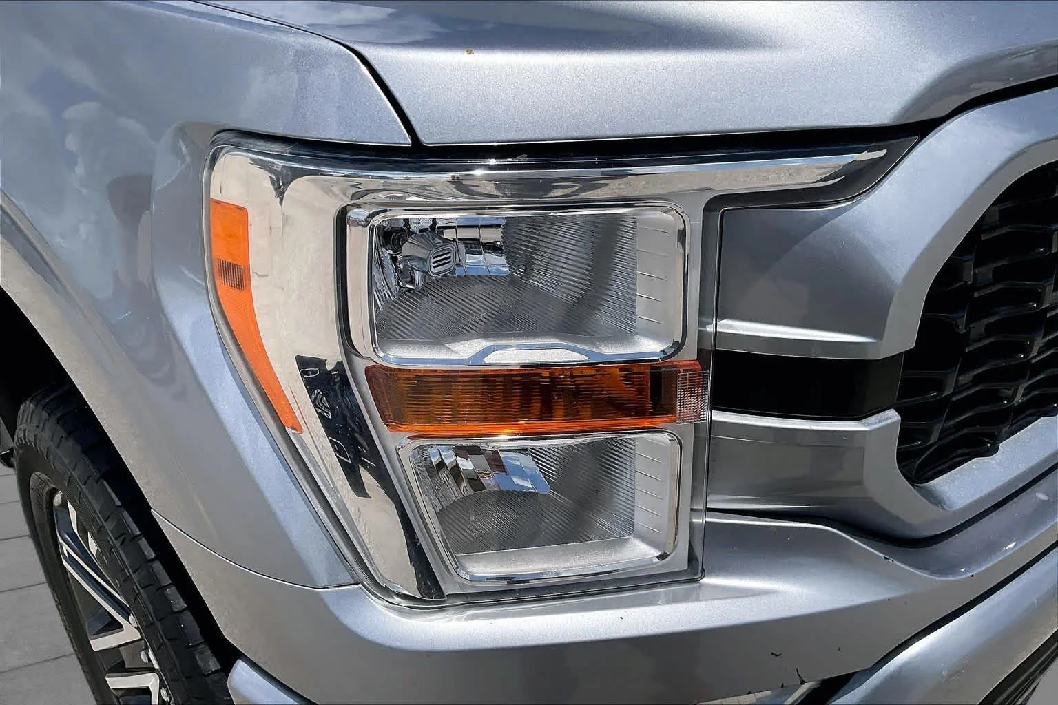 Used 2021 Iconic Silver Ford XL image 27
