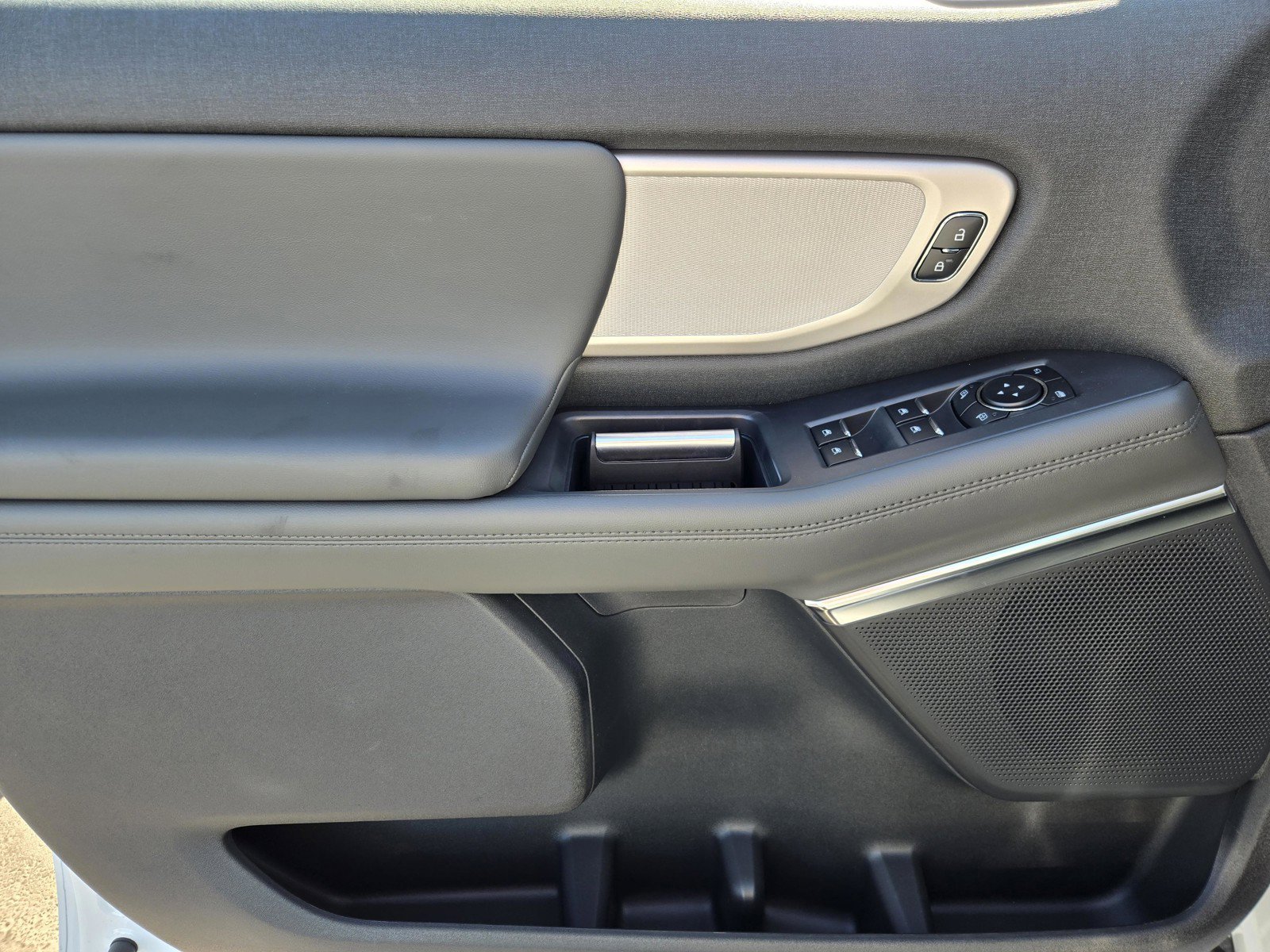 New 2026 Oxford White Ford Active image 10