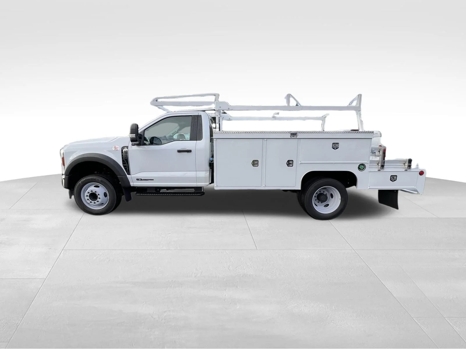 2024 Ford F-550 Super Duty Chassis Cab XL - Photo 9