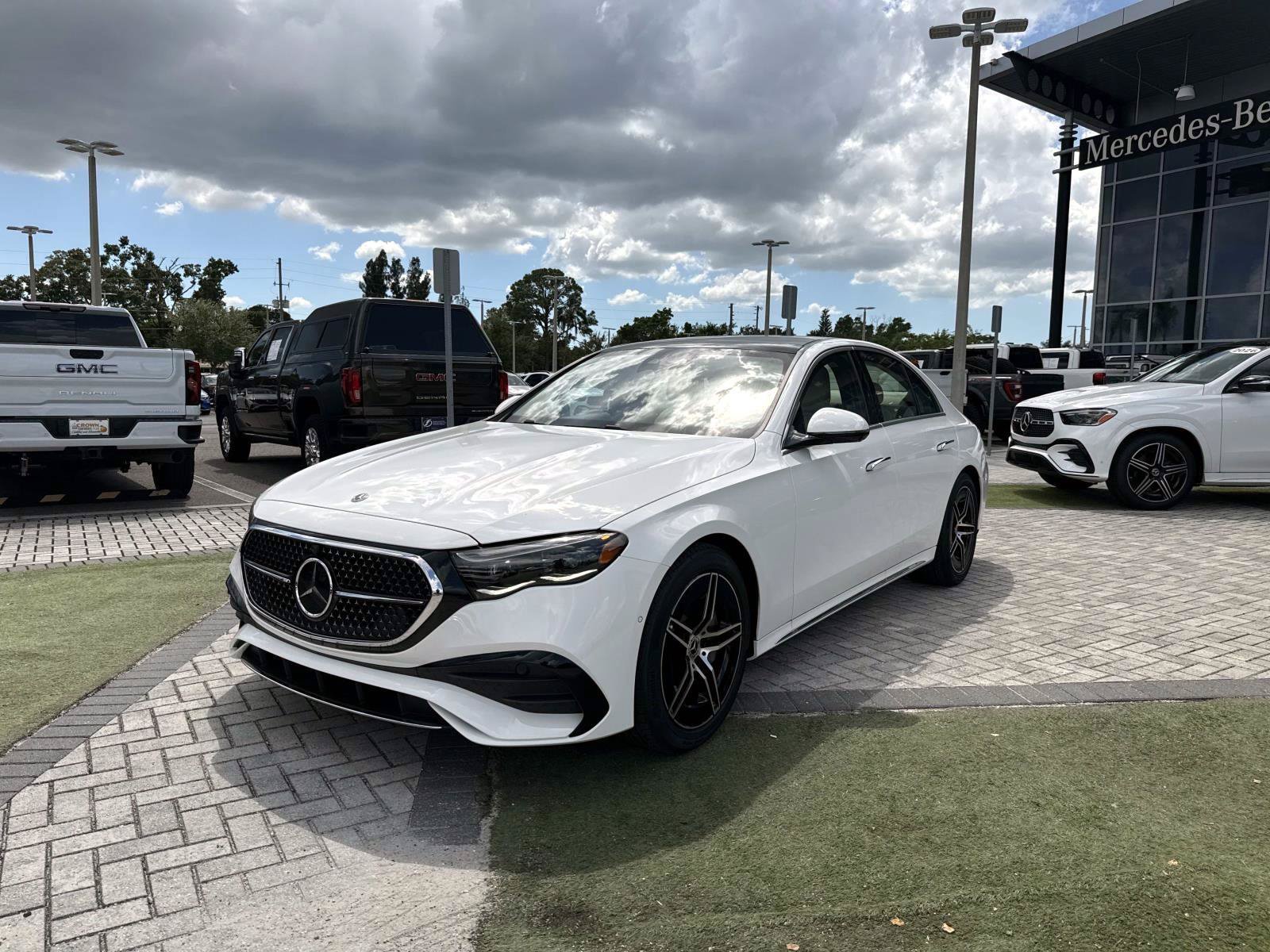 New 2027 Polar White Mercedes-Benz E 450 4MATIC® Sedan image 2