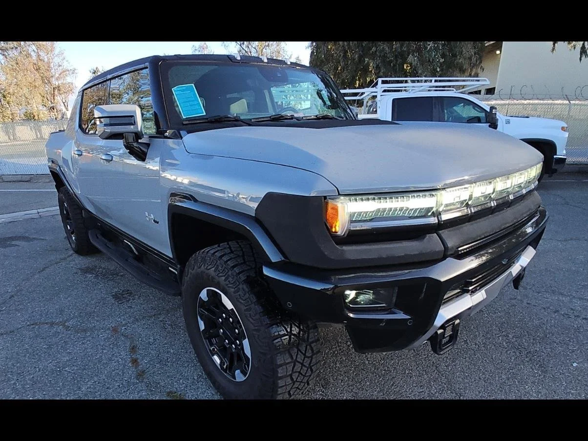 Used 2024 Meteorite Metallic (Grey) GMC 2X image 14