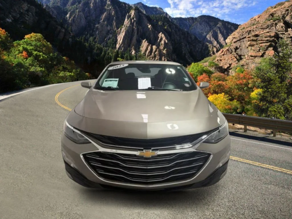 Used 2025 Gray Chevrolet LT image 4