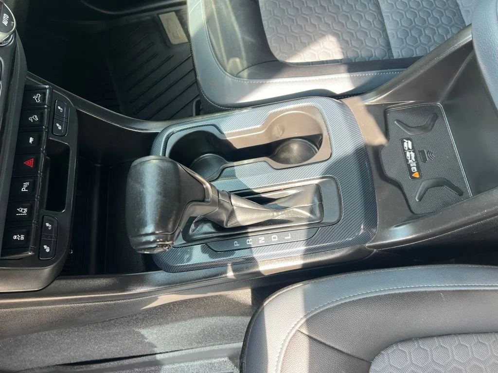 Used 2021 White Chevrolet Z71 image 26