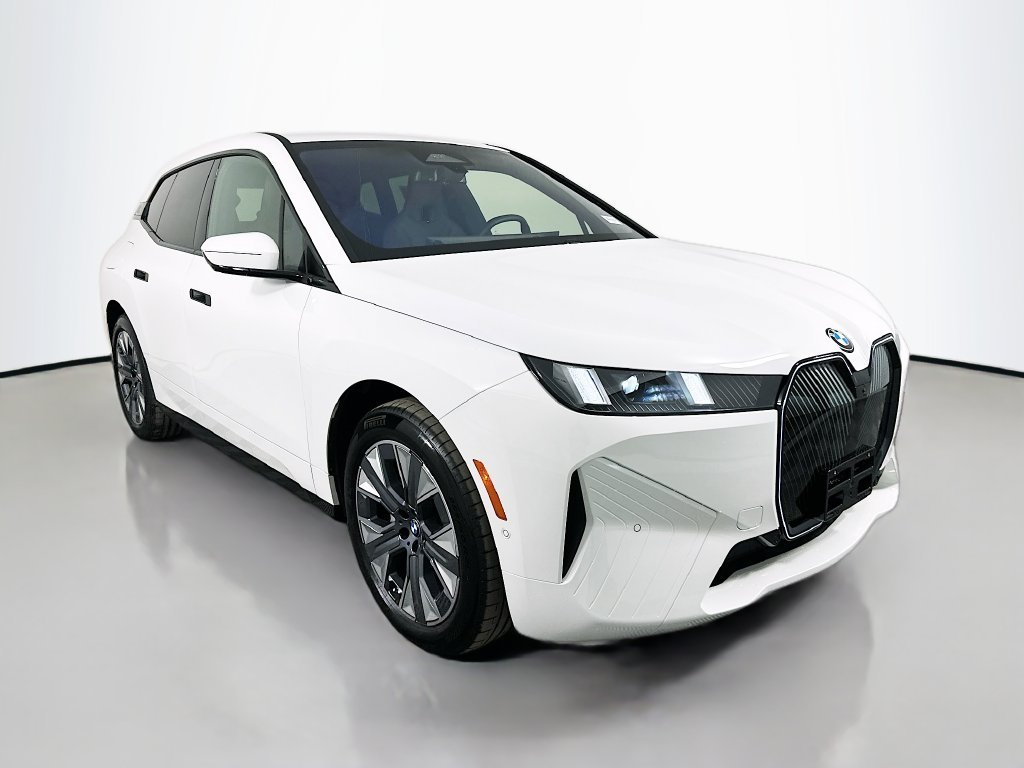 Used 2026 Alpine White BMW xDrive45 image 3