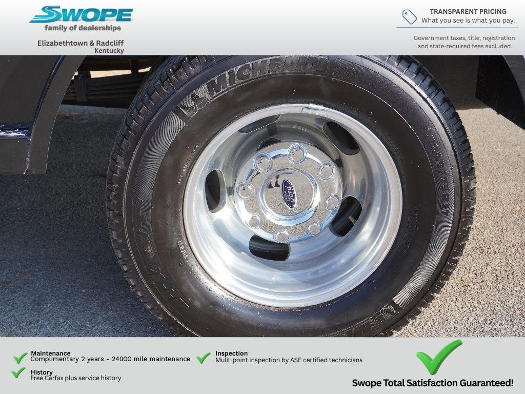 Used 2025 Glacier Gray Metallic TriCoat Ford LARIAT image 33