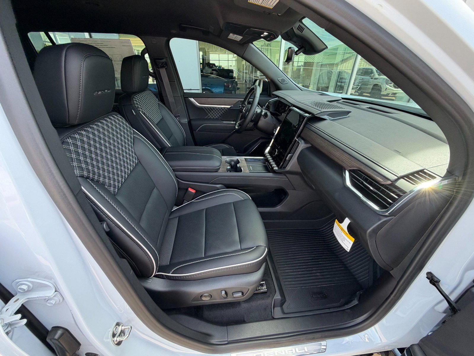 2026 GMC Acadia Denali - Photo 30