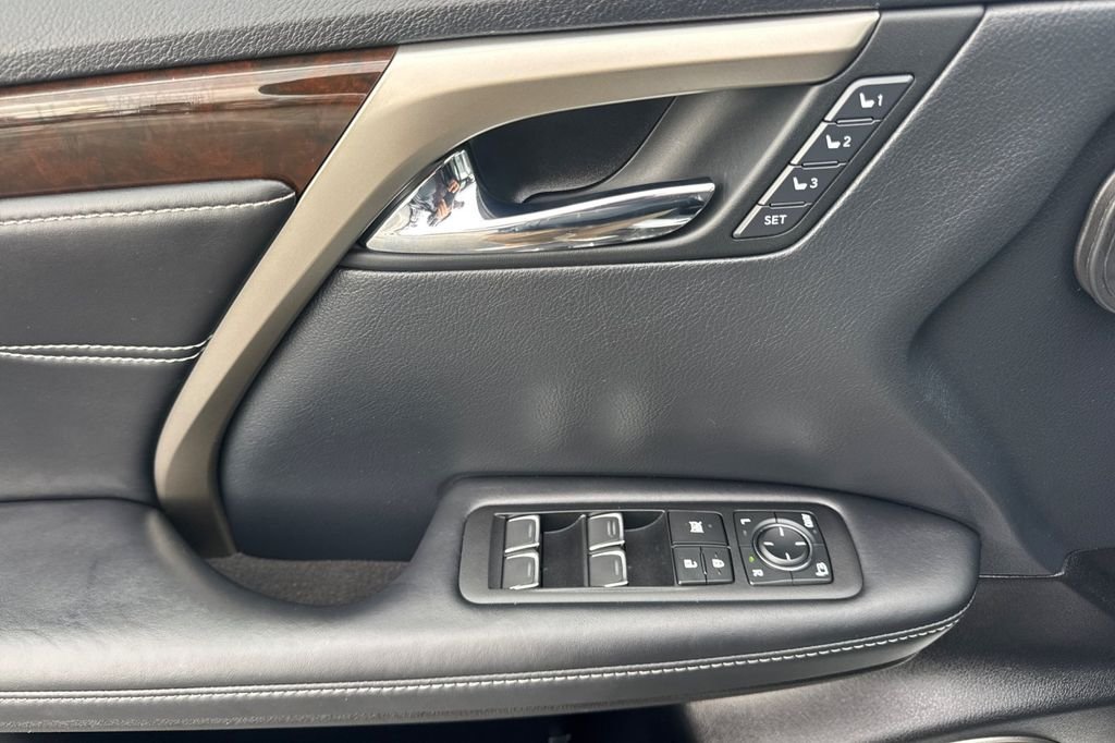 Used 2019 White Lexus 350 image 13