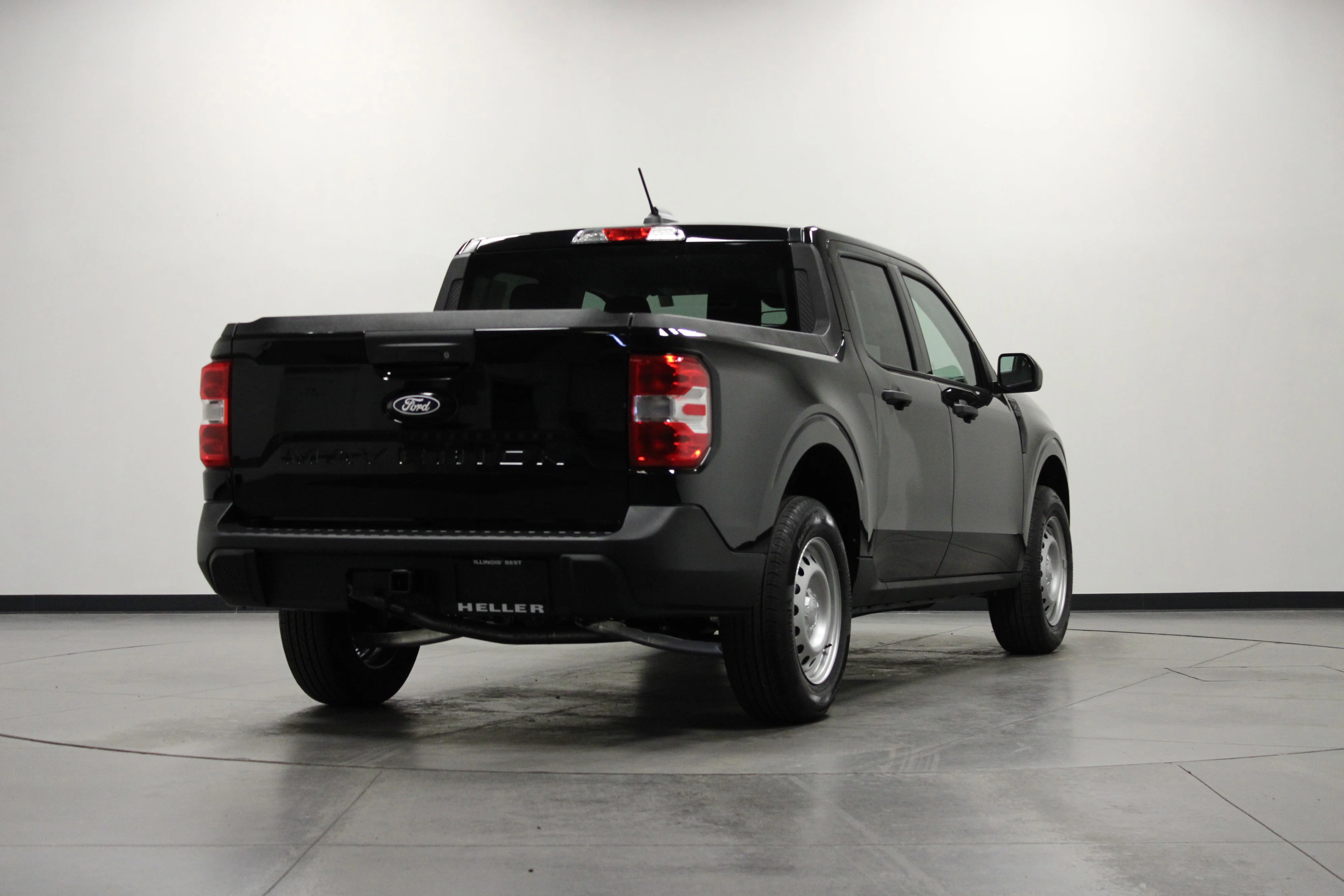 New 2026 Shadow Black Ford XL image 4