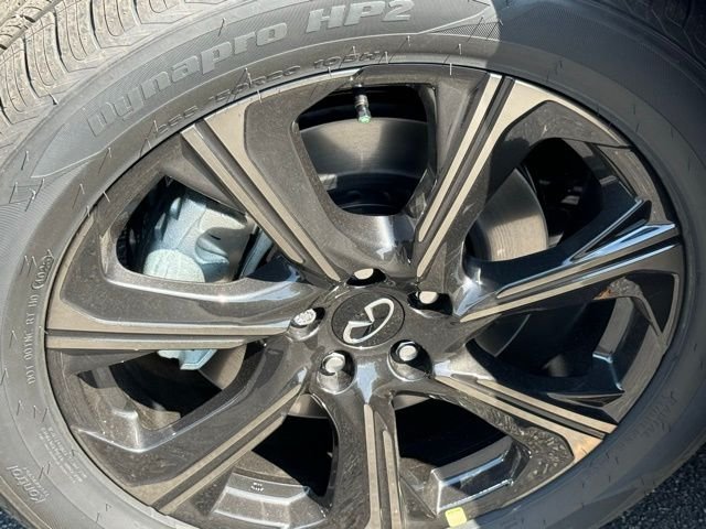 New 2027 2T RAD WHT INFINITI Autograph AWD image 6
