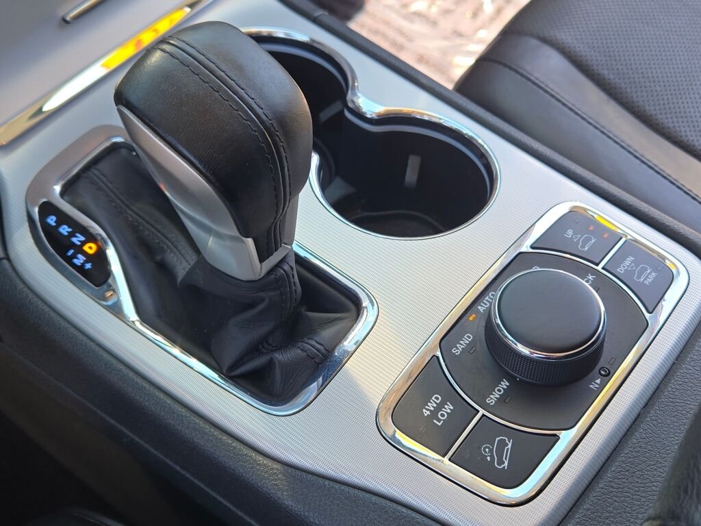 Used 2018 Red Jeep Summit image 30