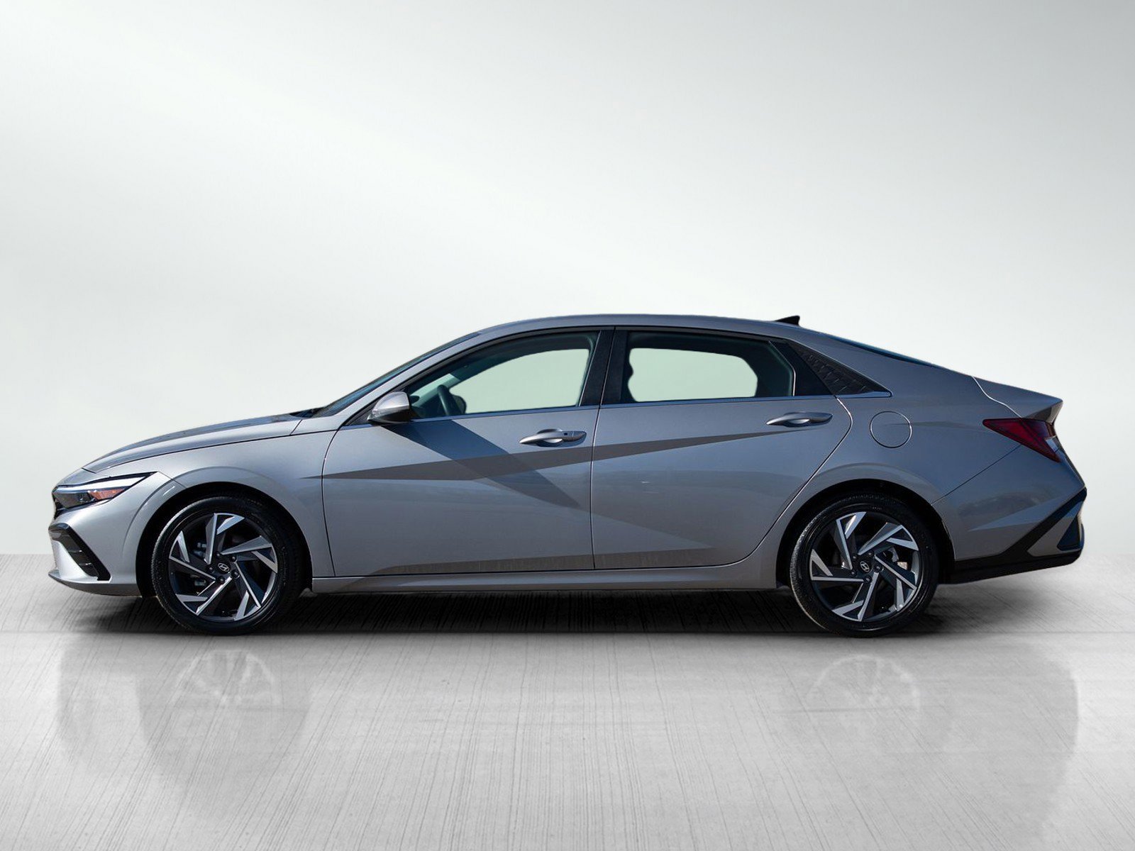 Used 2025 Hyundai Elantra SEL with VIN KMHLS4DG2SU987844 for sale in Minneapolis, Minnesota