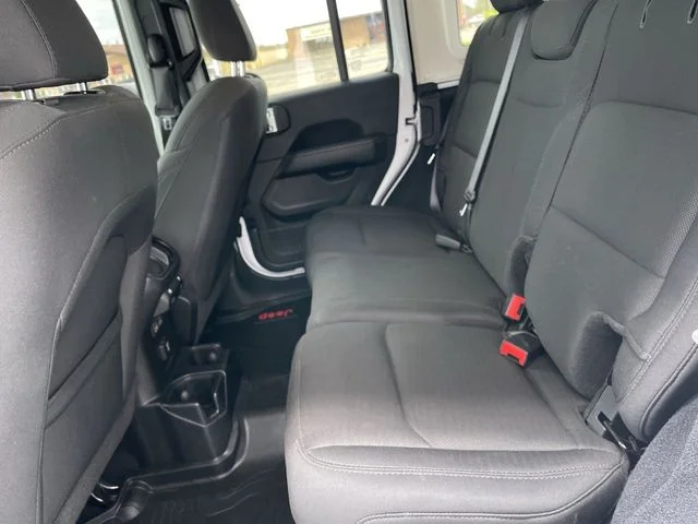 Used 2019 White Jeep Unlimited Sahara image 21