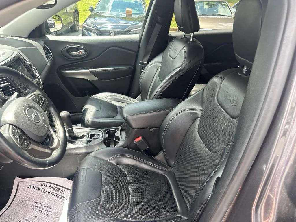 Used 2019 Crystal Metallic Jeep Limited image 25