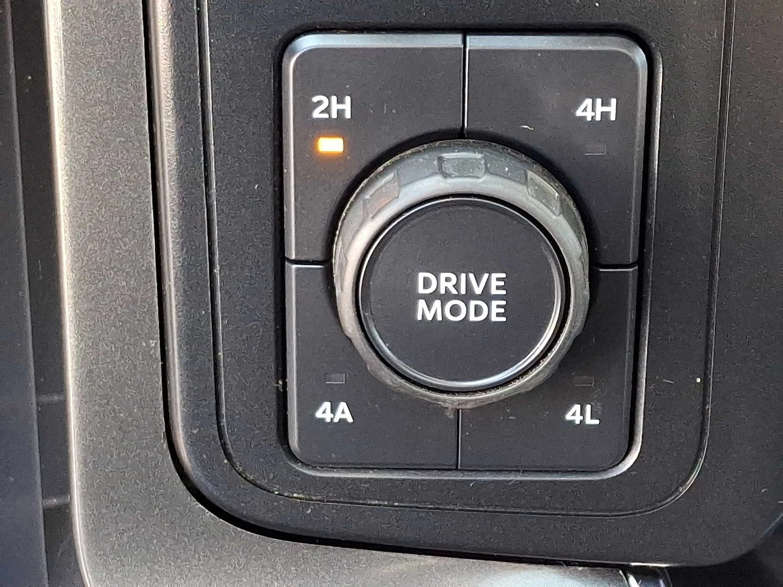 Used 2023 Agate Black Metallic Ford LARIAT image 27