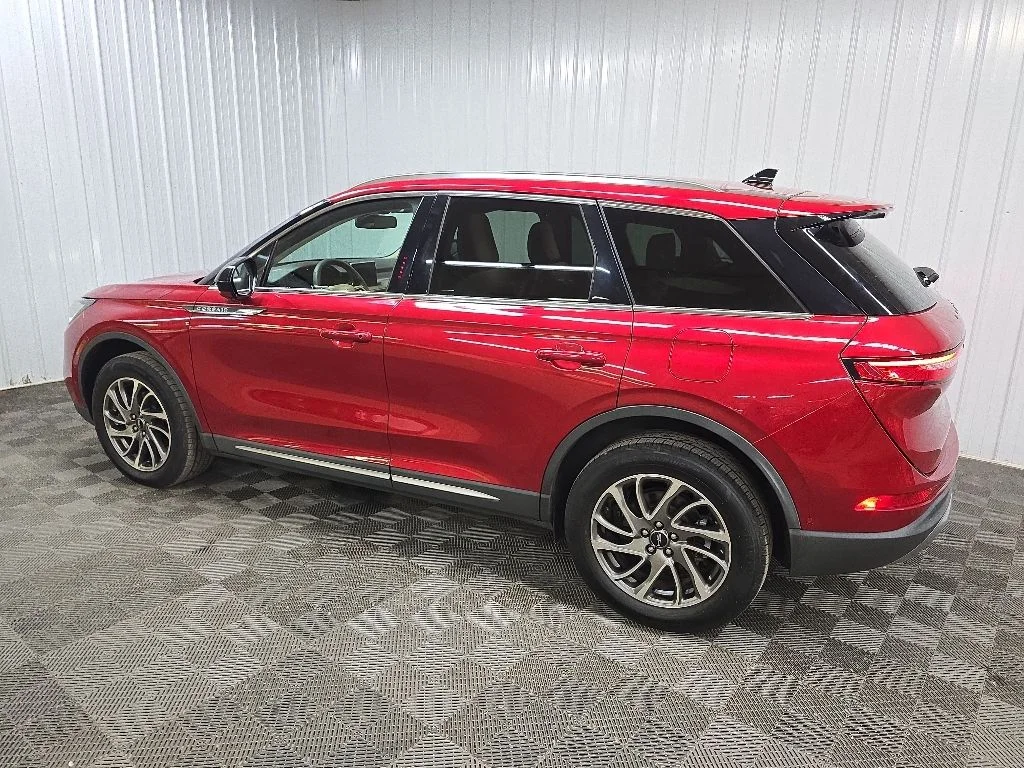 Used 2022 Red Lincoln Standard image 4