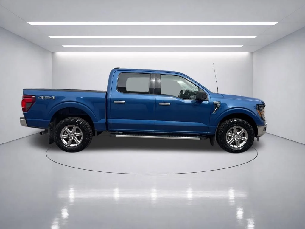 Used 2024 Atlas Blue Metallic Ford XLT image 8