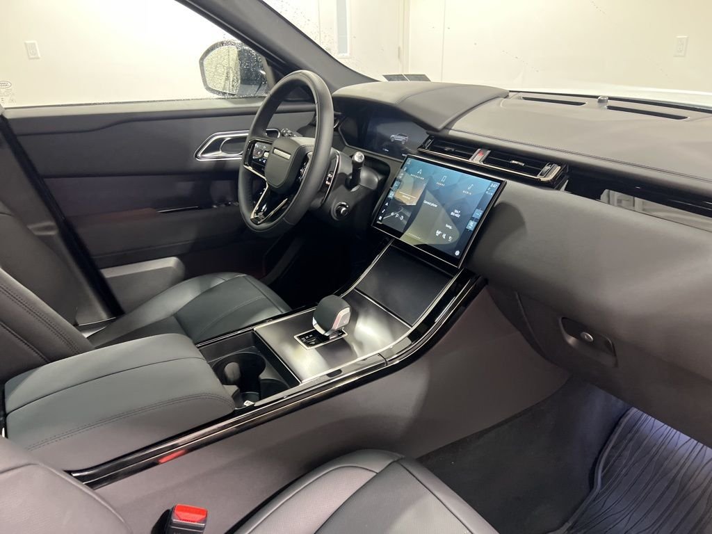 Certified Used 2026 Fuji White Land Rover Dynamic SE image 24