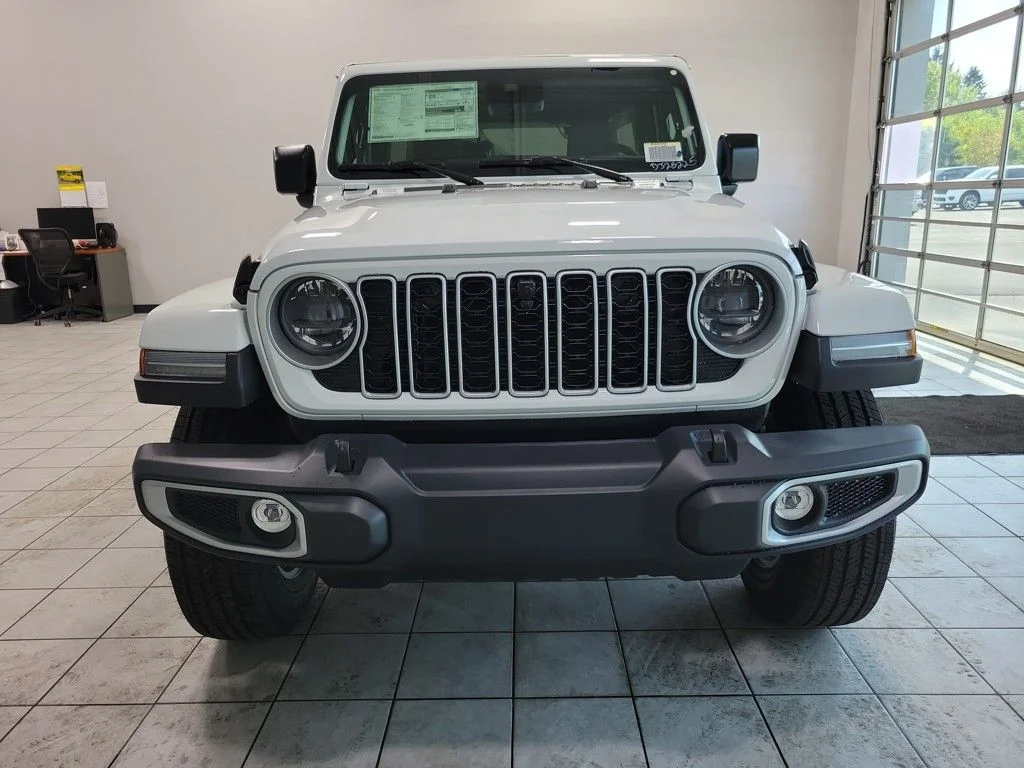 New 2025 Bright White Clear-Coat Exterior Paint Jeep Sahara image 3