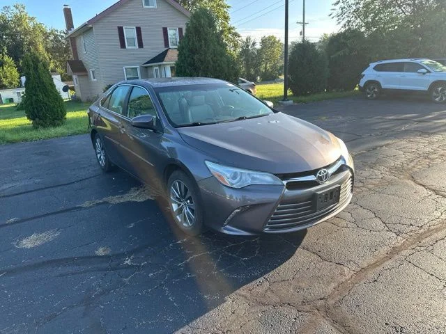 Used 2015 Gray Toyota XLE image 1