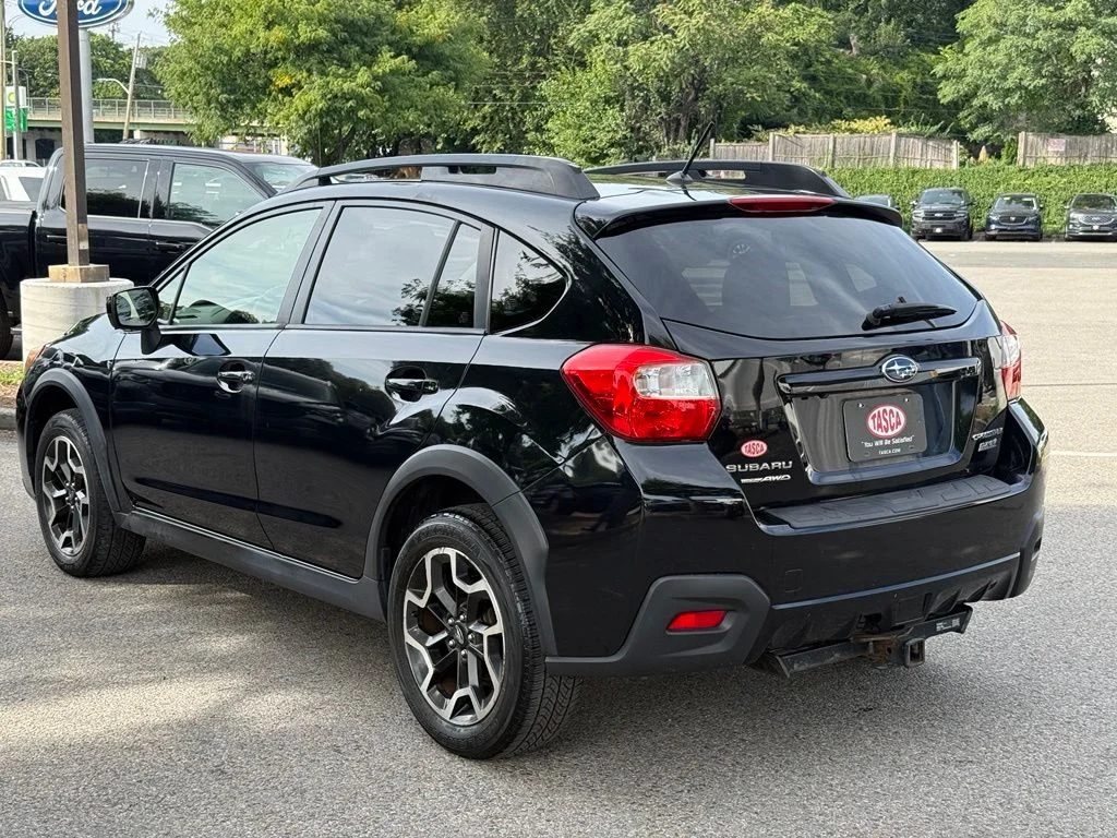 Used 2016 Crystal Black Silica Subaru 2.0i Premium image 8