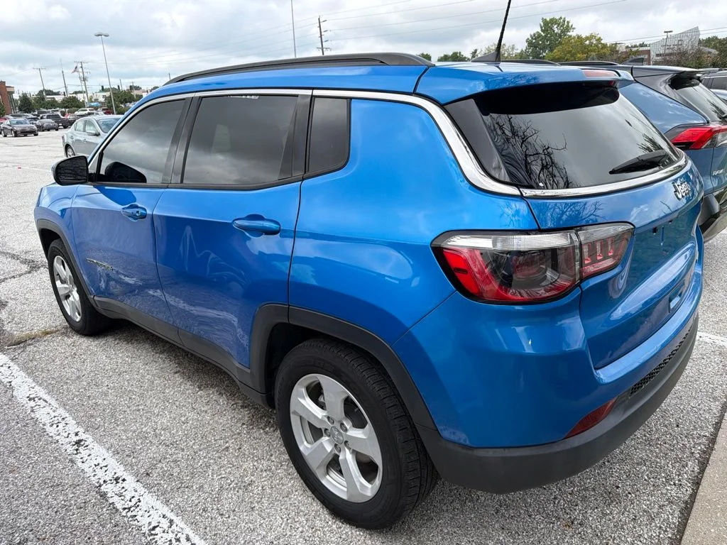 Used 2021 Blue Jeep Latitude image 3