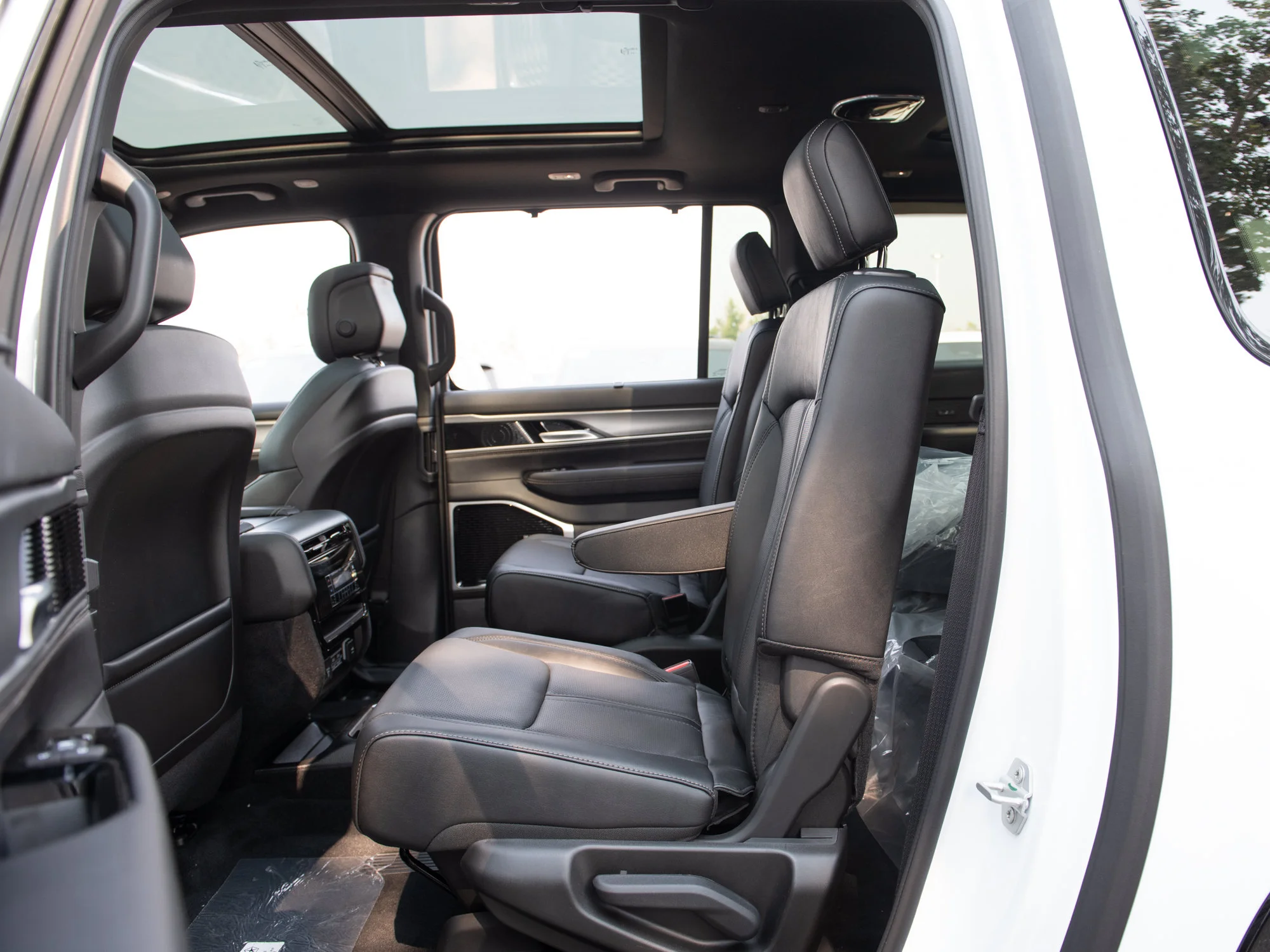 New 2026 White Jeep Limited Reserve* image 25