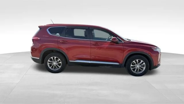 Used 2019 Red Hyundai SE image 9