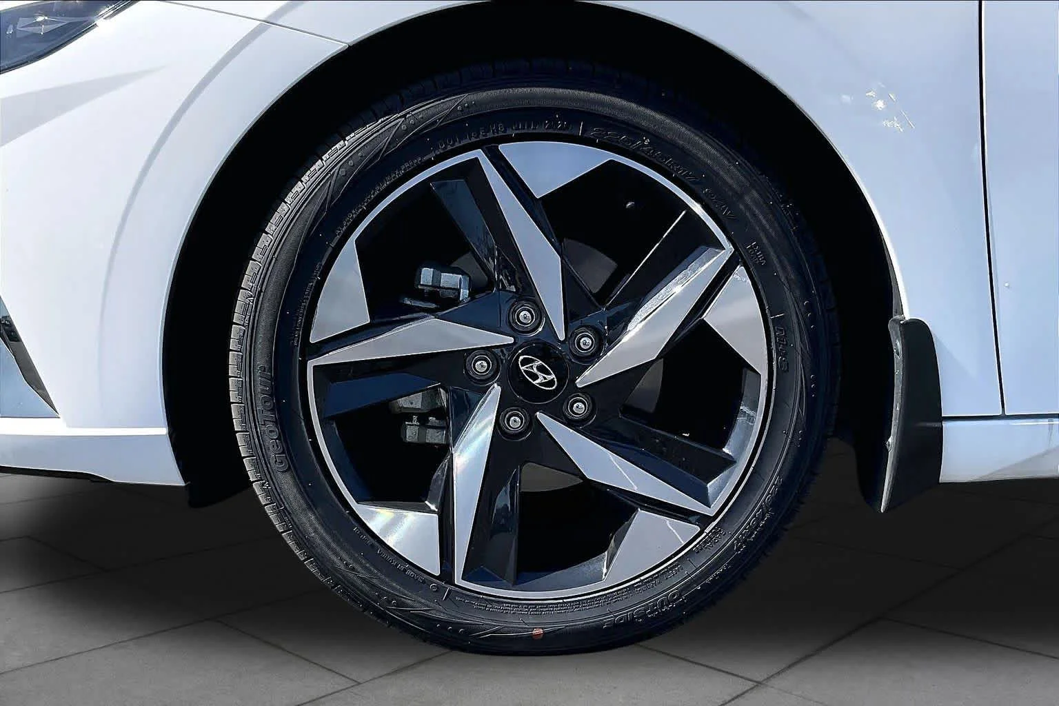 Used 2023 Lunar White Hyundai Limited image 10