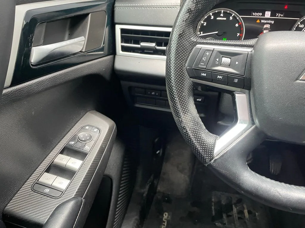 Used 2022 Gray Mitsubishi SE image 12